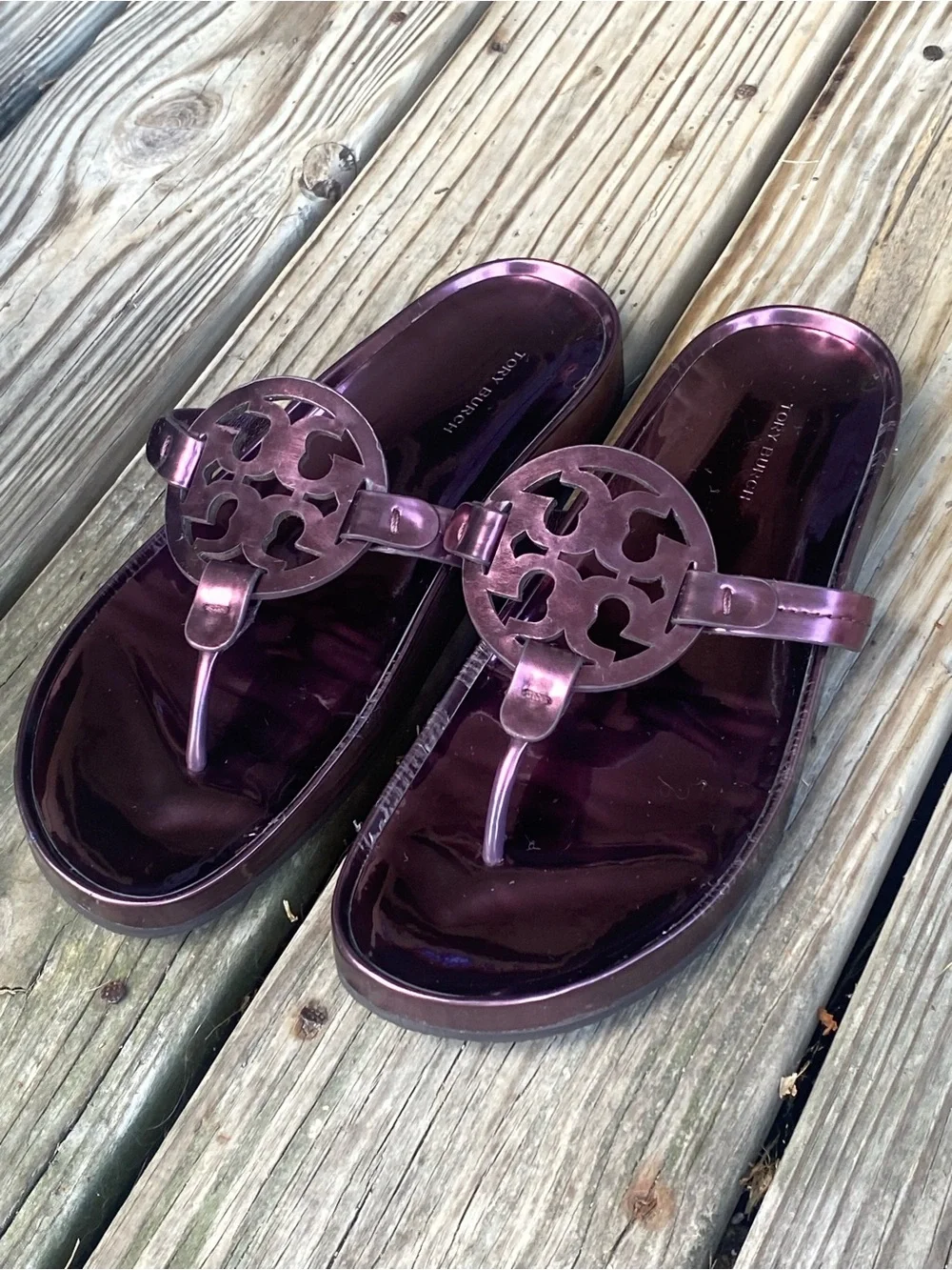 TORY BURCH- “Miller Cloud” Purple Metallic Mirror Logo Thong Sandals